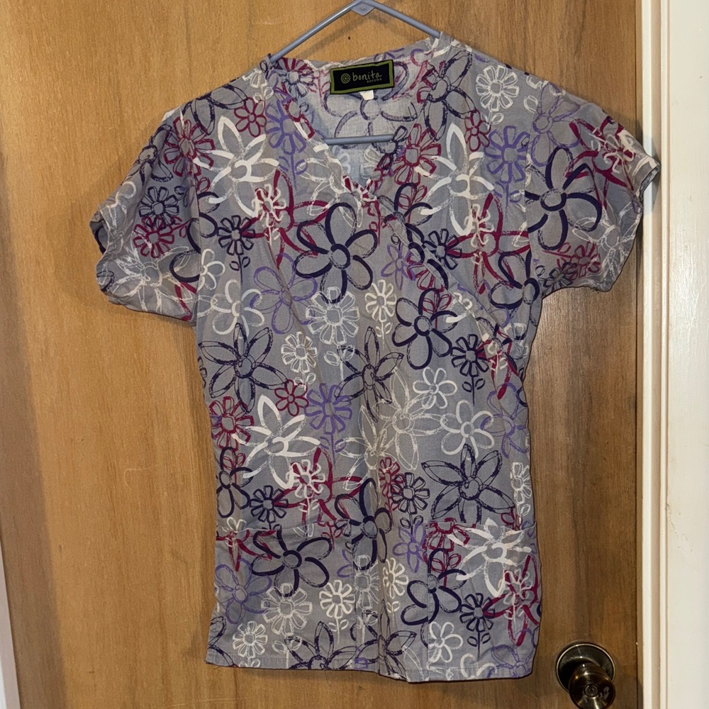 Bonita Women's Multicolor Floral Scrub Top